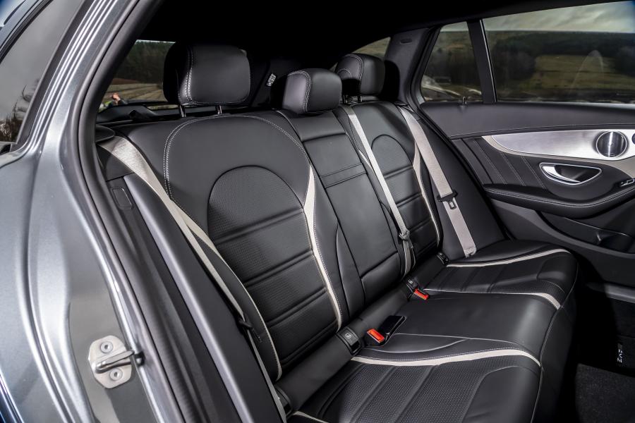 Интерьер Mercedes-AMG C63 S Estate (S205) 2018 года  (UK) (фото 26 из 36)